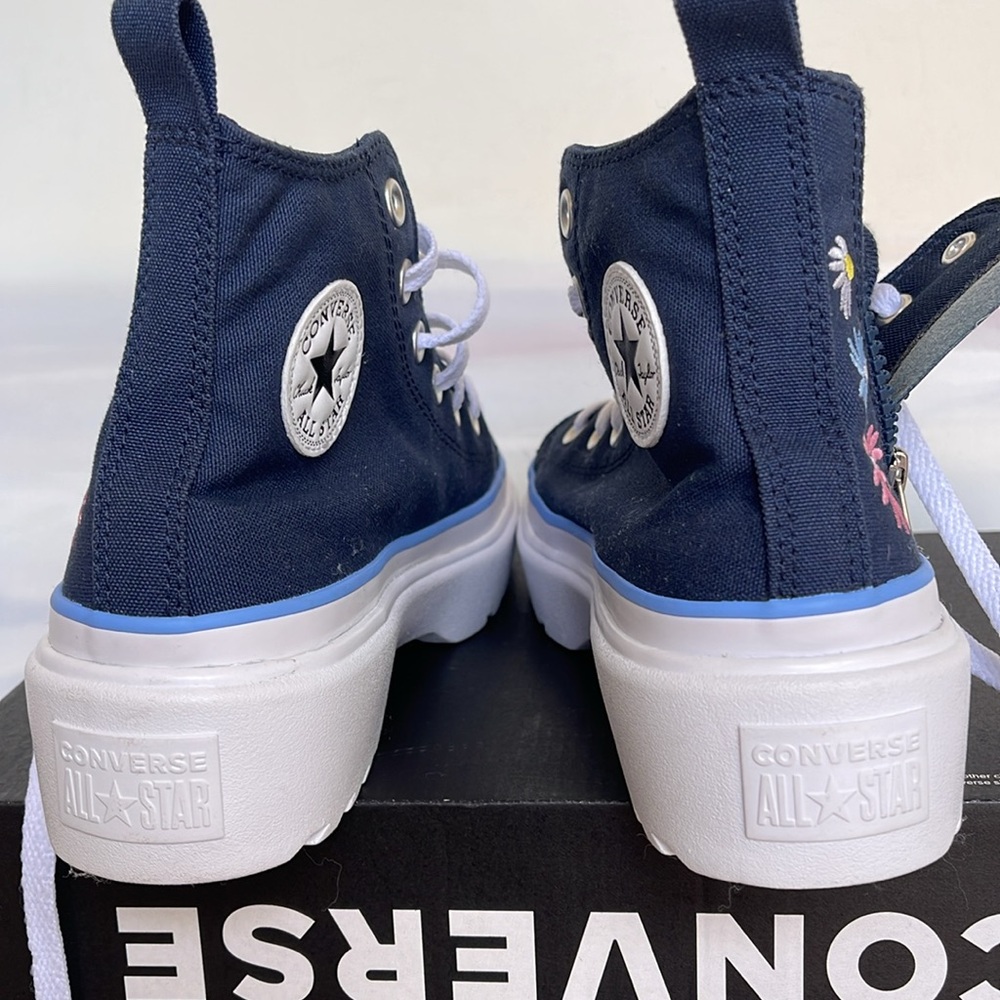 Converse WMNS CTAS A06342C
CTAS LUGGED LIFT H NAVY/LT BLUE /WHITE
Platform Snkrs - Picture 14 of 16